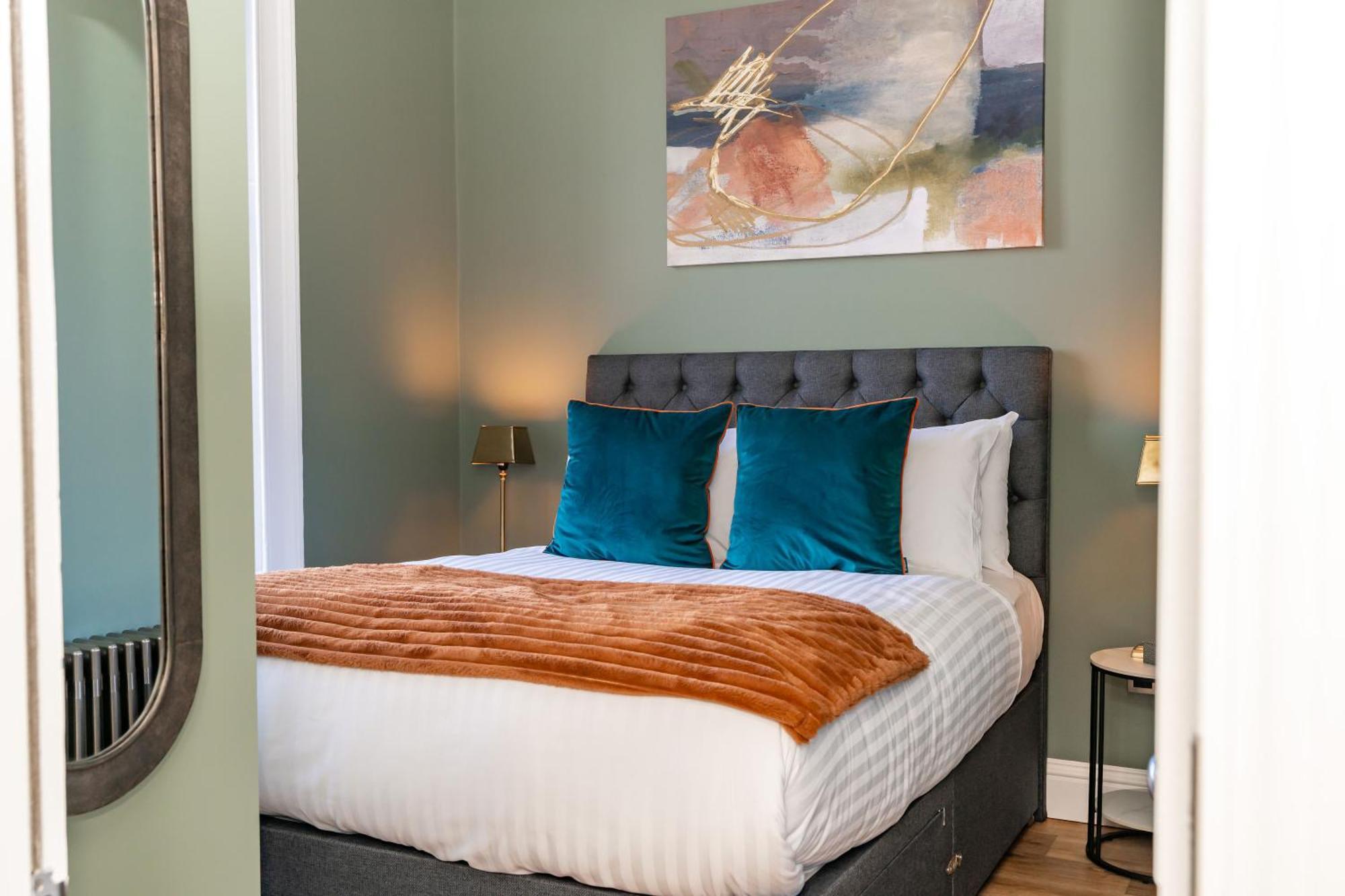 Dragon Suites Luxury Apartments At 9 Albyn Place Эдинбург Экстерьер фото
